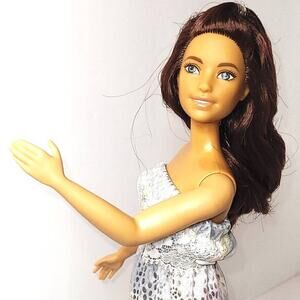 2015 Curvy Mattel's Barbie Fashionista K30HF DYY96 Full Figured Fashion Doll